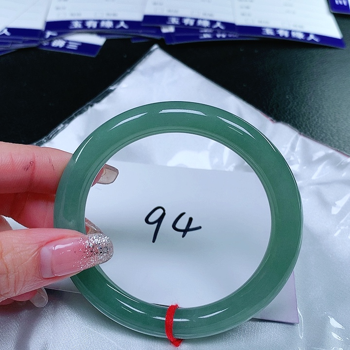 翡翠手镯（圆镯）未镶嵌