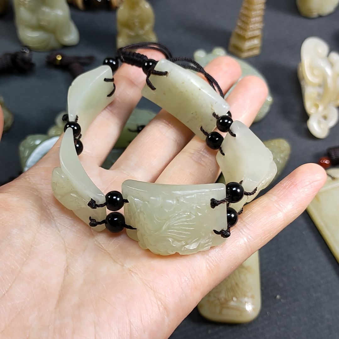 和田玉颈饰未镶嵌