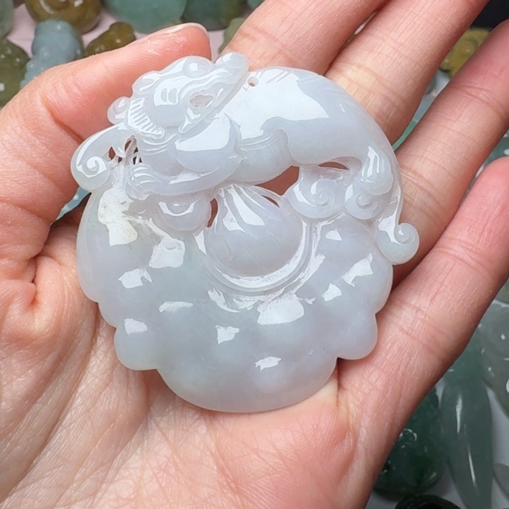 翡翠未镶嵌颈饰吊坠