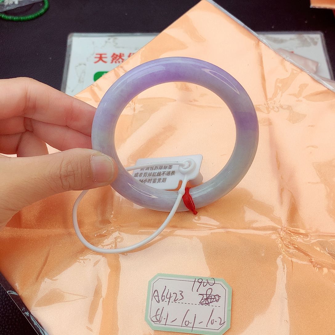 翡翠手镯未镶嵌翡翠