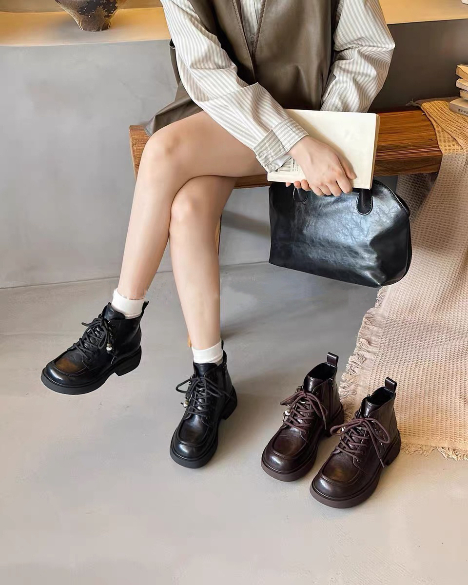 新款英伦风轻便百搭女短靴马丁靴款