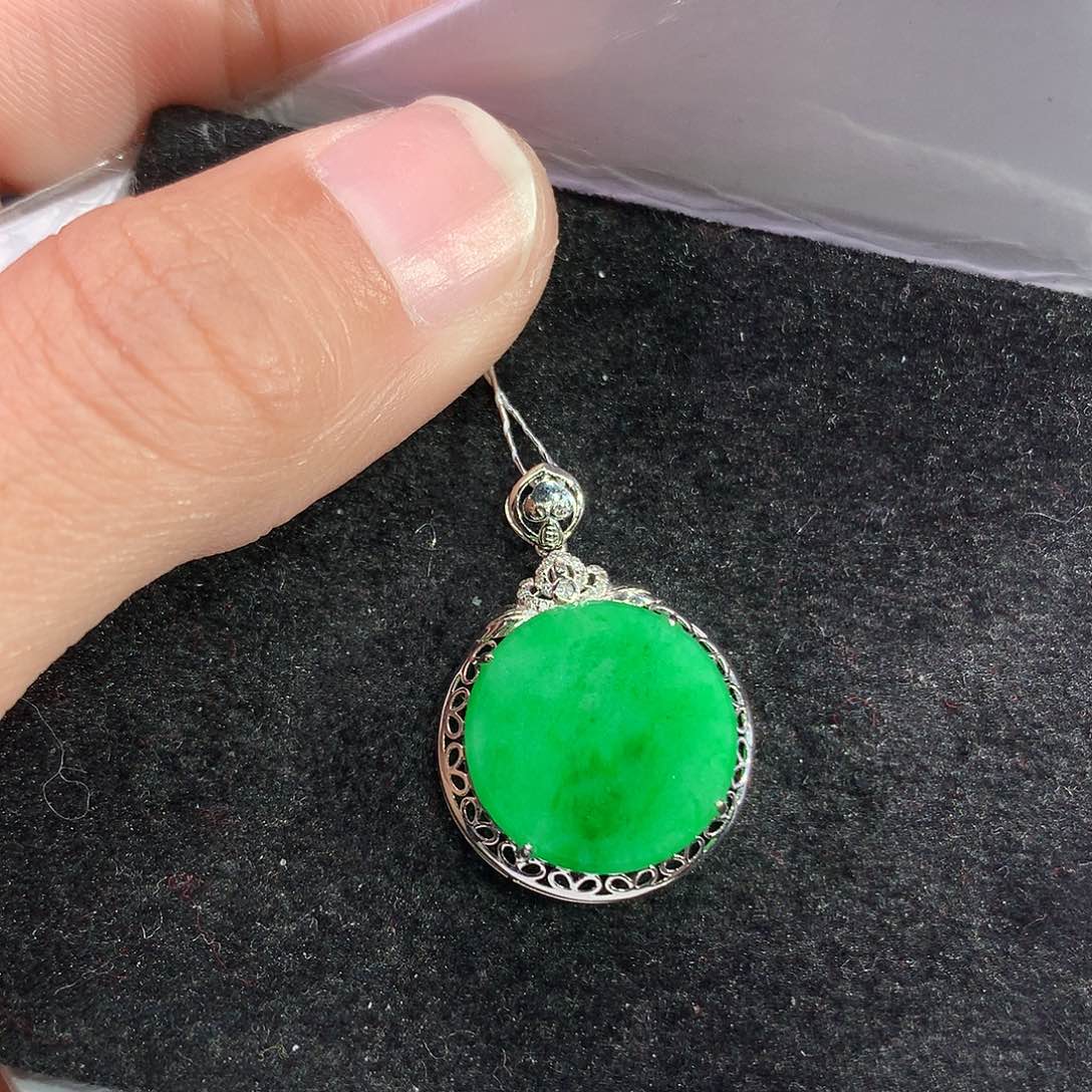 翡翠吊坠(赠链)18K金镶嵌
