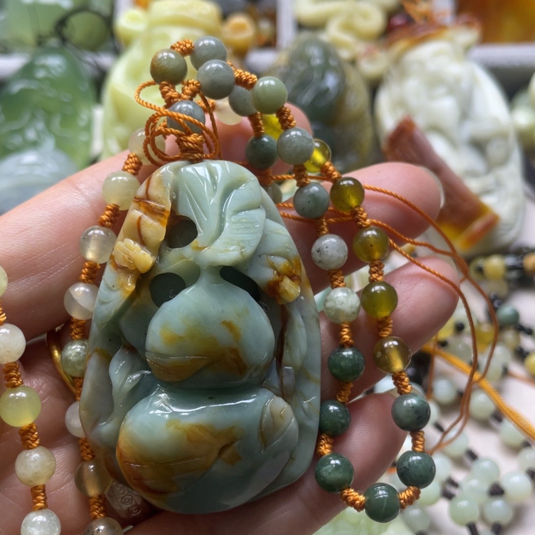 蛇纹石玉颈饰未镶嵌吊坠