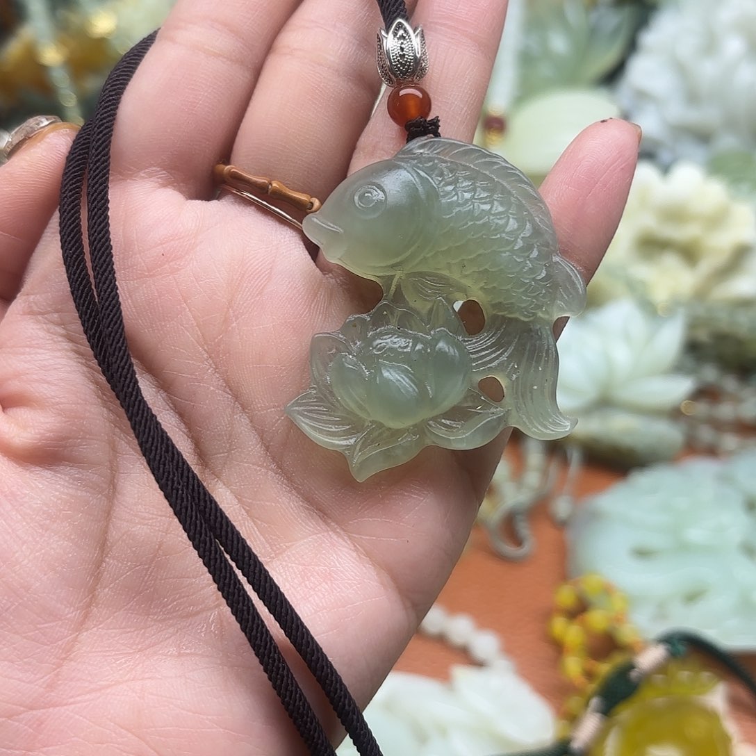 蛇纹石玉未镶嵌颈饰