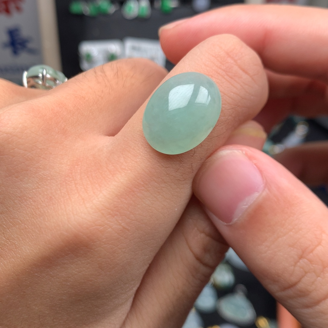 翡翠未镶嵌颈饰你是