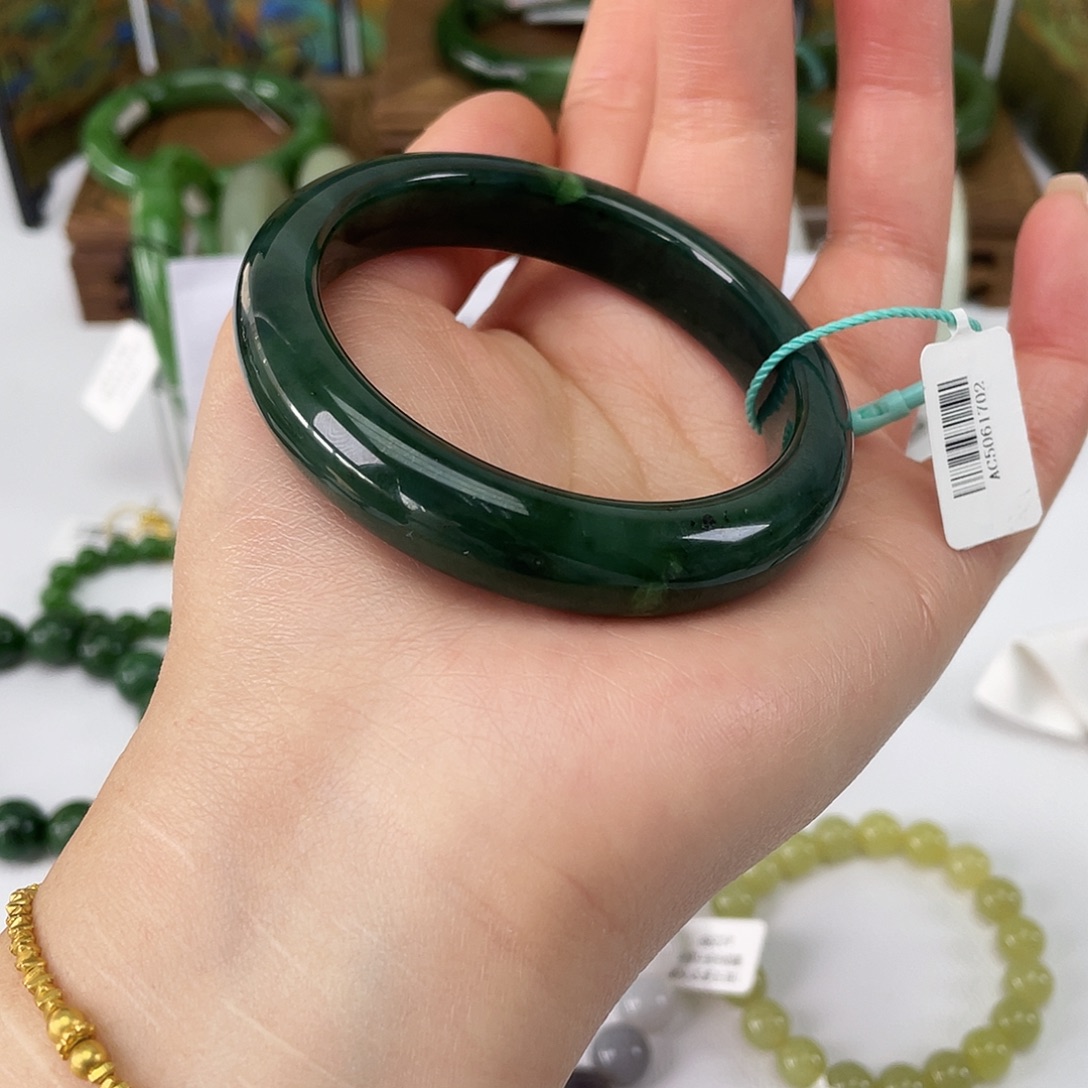 和田玉未镶嵌手镯