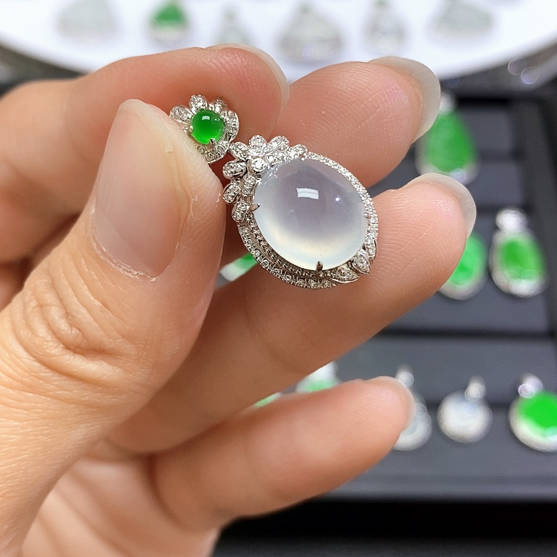 翡翠18K金镶嵌吊坠(不含链)