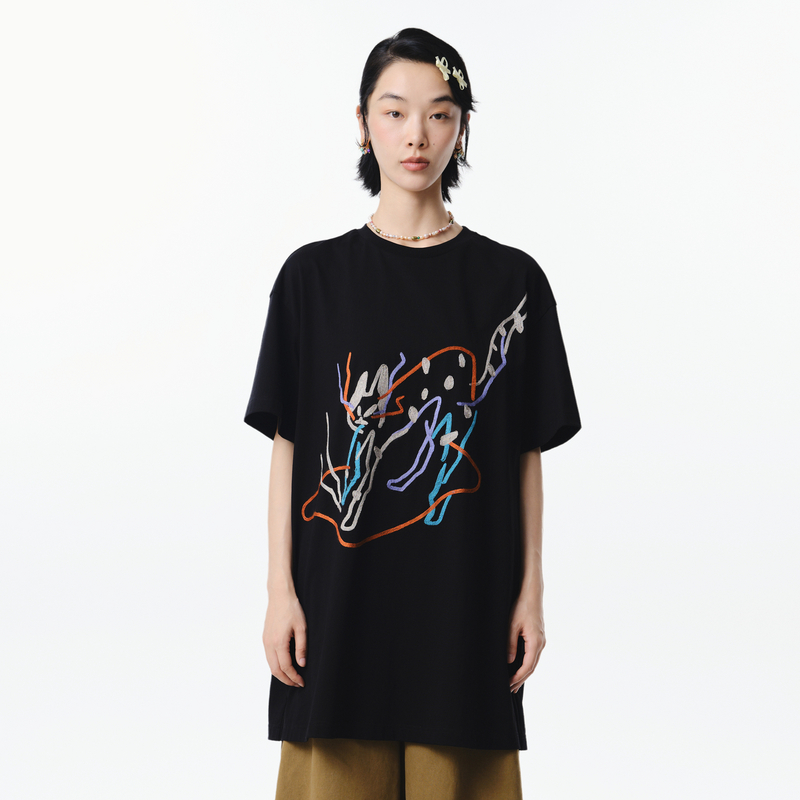 MOVEUP幻走2025春季新款.FUN猫咪绣花设计师中长款T恤女325110569