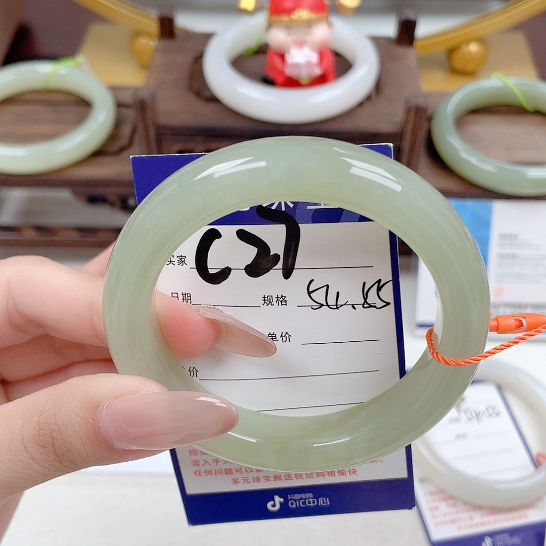 和田玉未镶嵌手镯