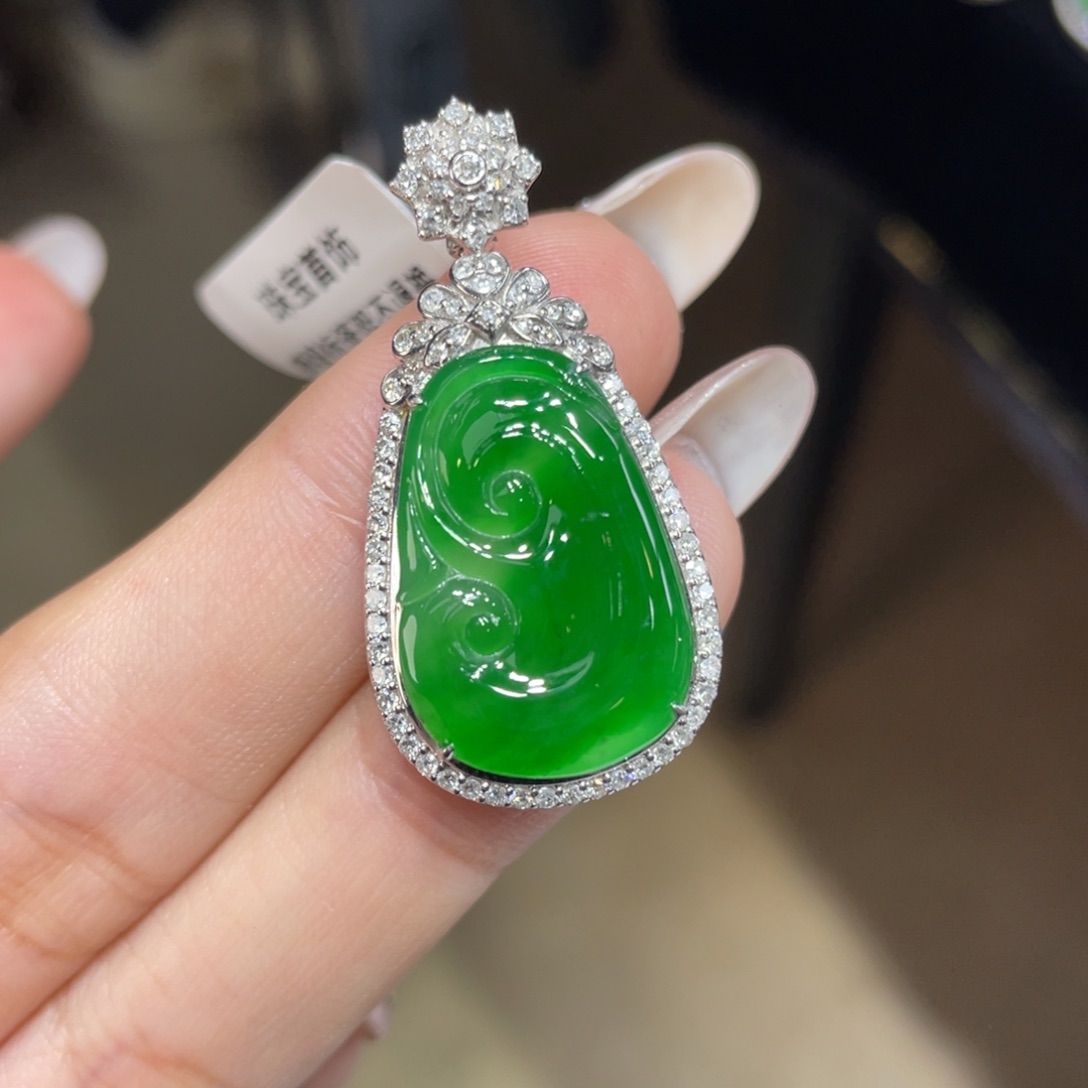 翡翠颈饰18K金镶嵌天然缅甸翡翠a货