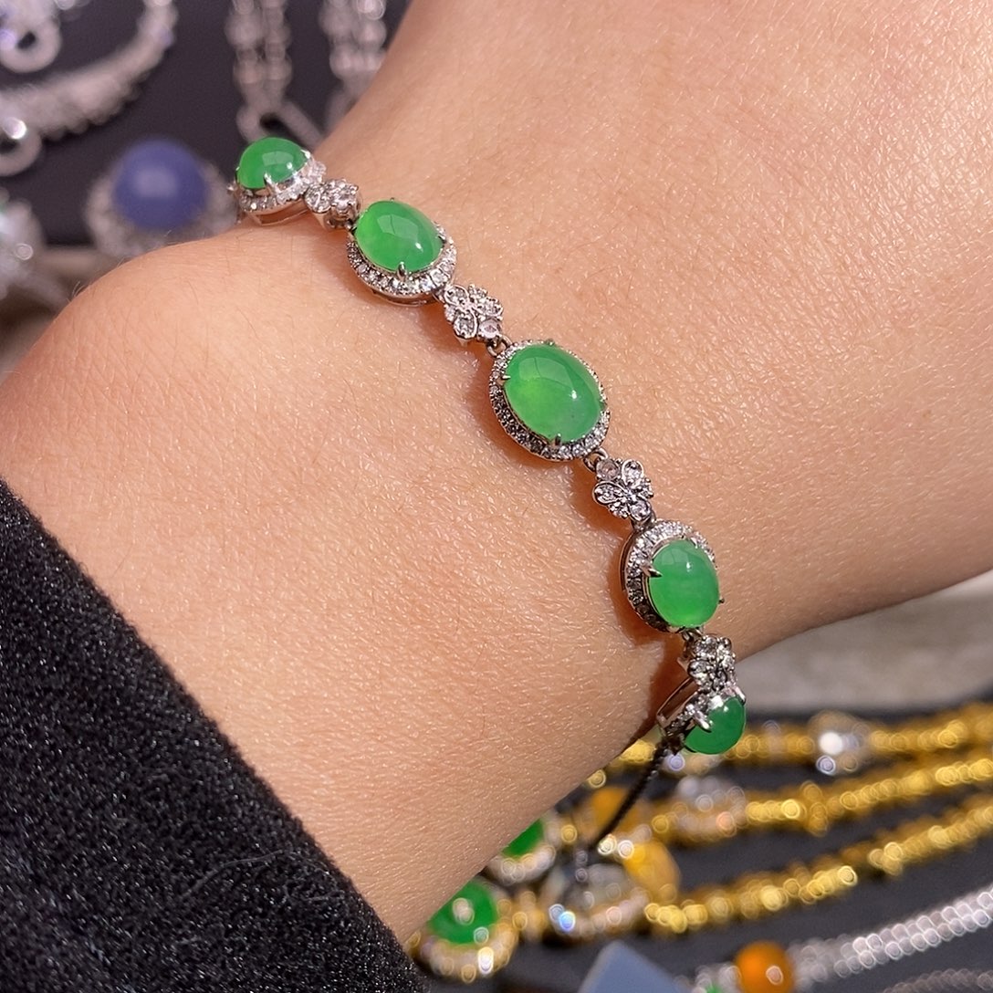 翡翠18K金镶嵌颈饰