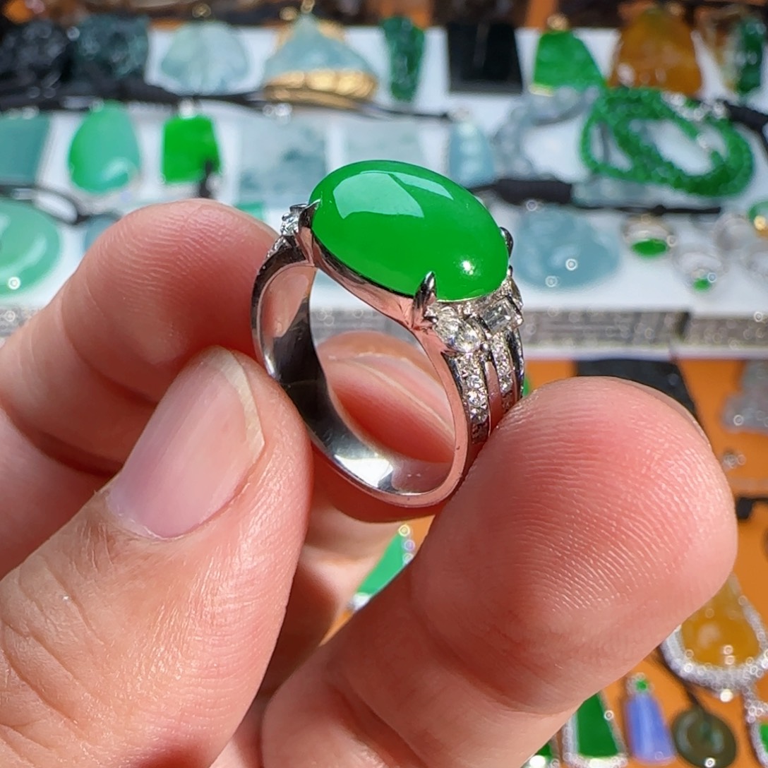 翡翠18K金镶嵌戒指满绿戒指