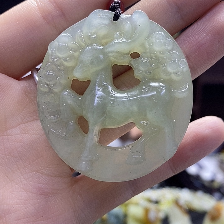 蛇纹石玉未镶嵌颈饰