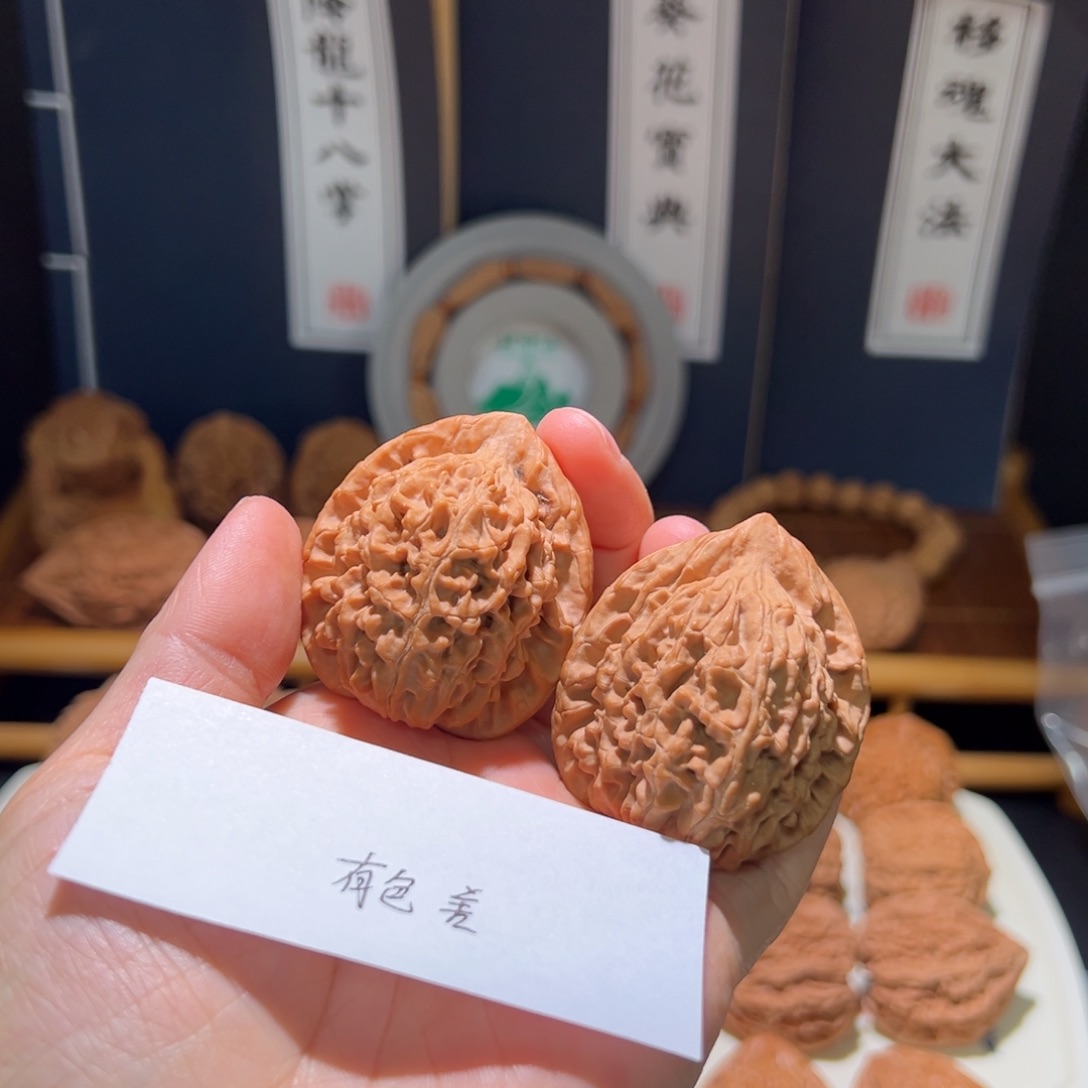 唐***圣把件文玩核桃踏云