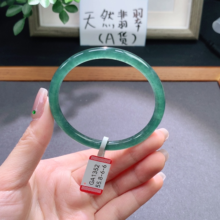 翡翠手镯未镶嵌天然翡翠手镯