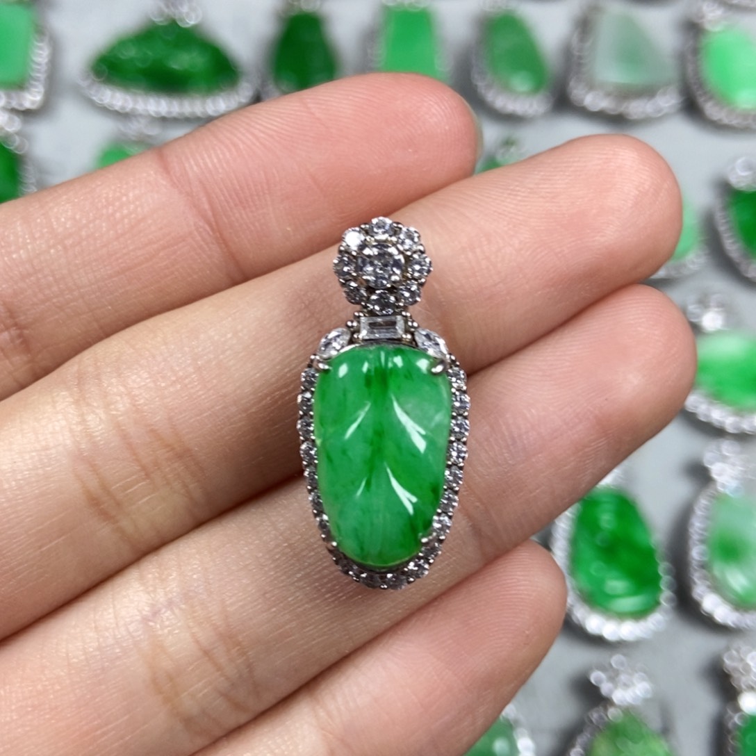 颈饰未镶嵌翡翠叶子