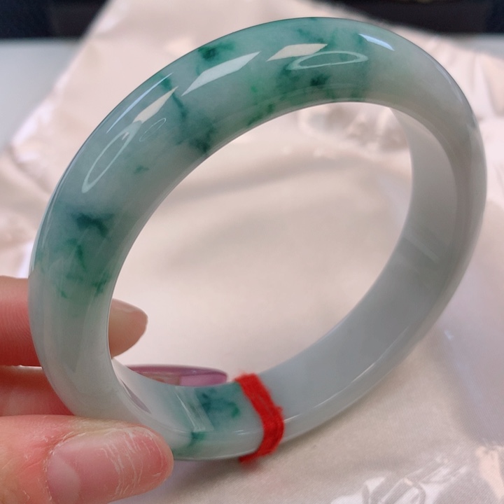 翡翠手镯未镶嵌55圈