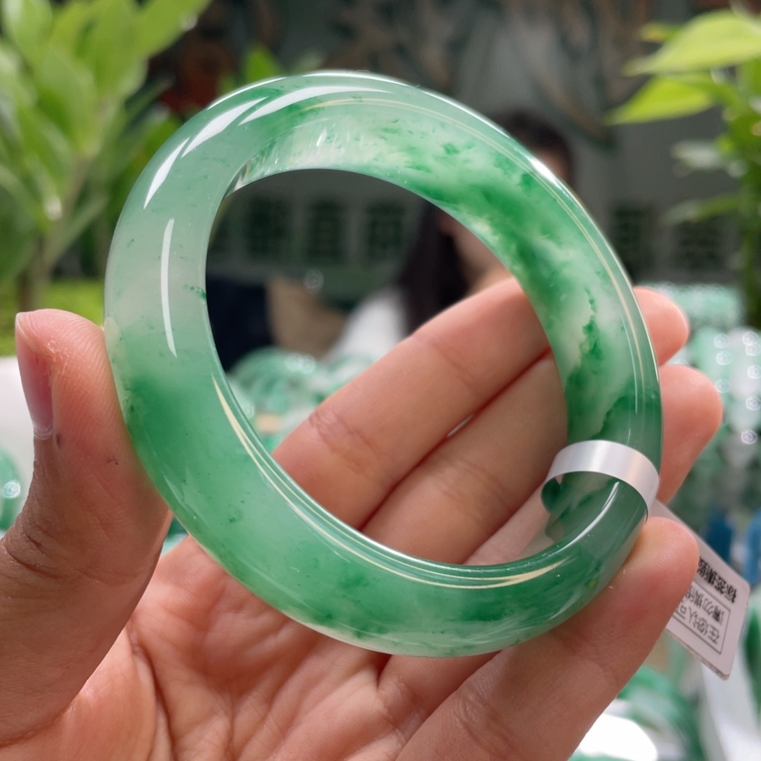 石英质玉手镯未镶嵌58➕白底青