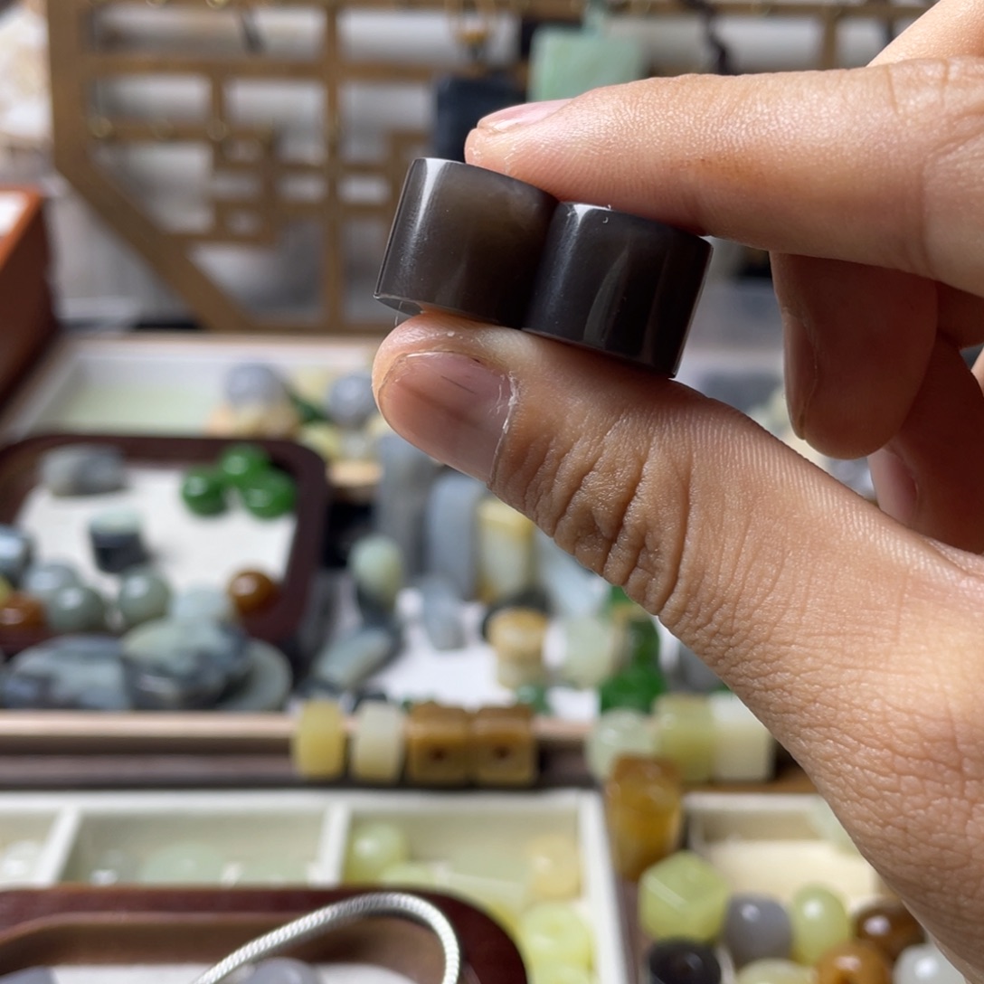 包***0和田玉（糖玉）未镶嵌颈饰