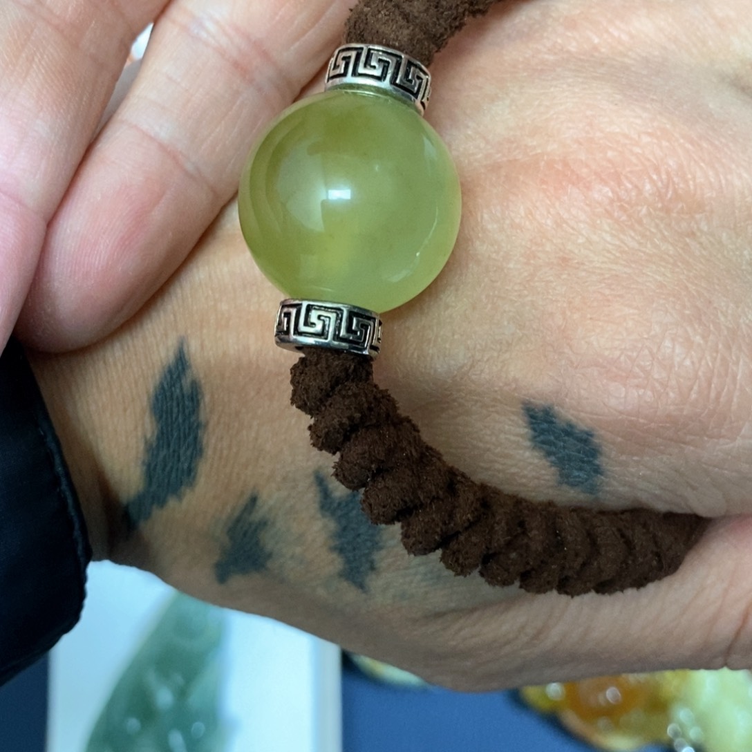 蛇纹石玉颈饰未镶嵌