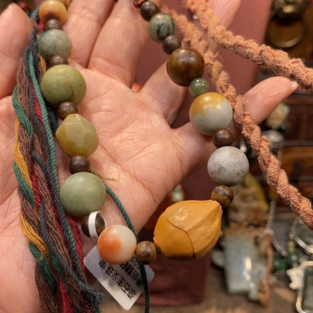 翡翠吊坠(赠链)未镶嵌