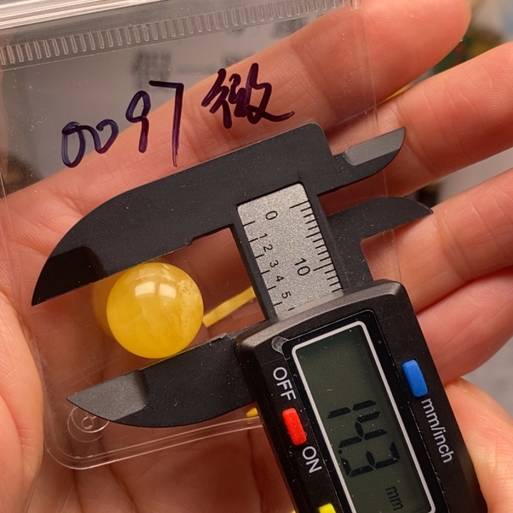 蜜蜡未镶嵌裸石14.3微瑕圆