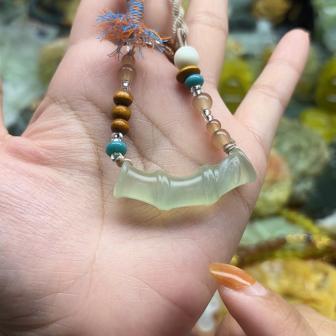 蛇纹石玉未镶嵌吊坠