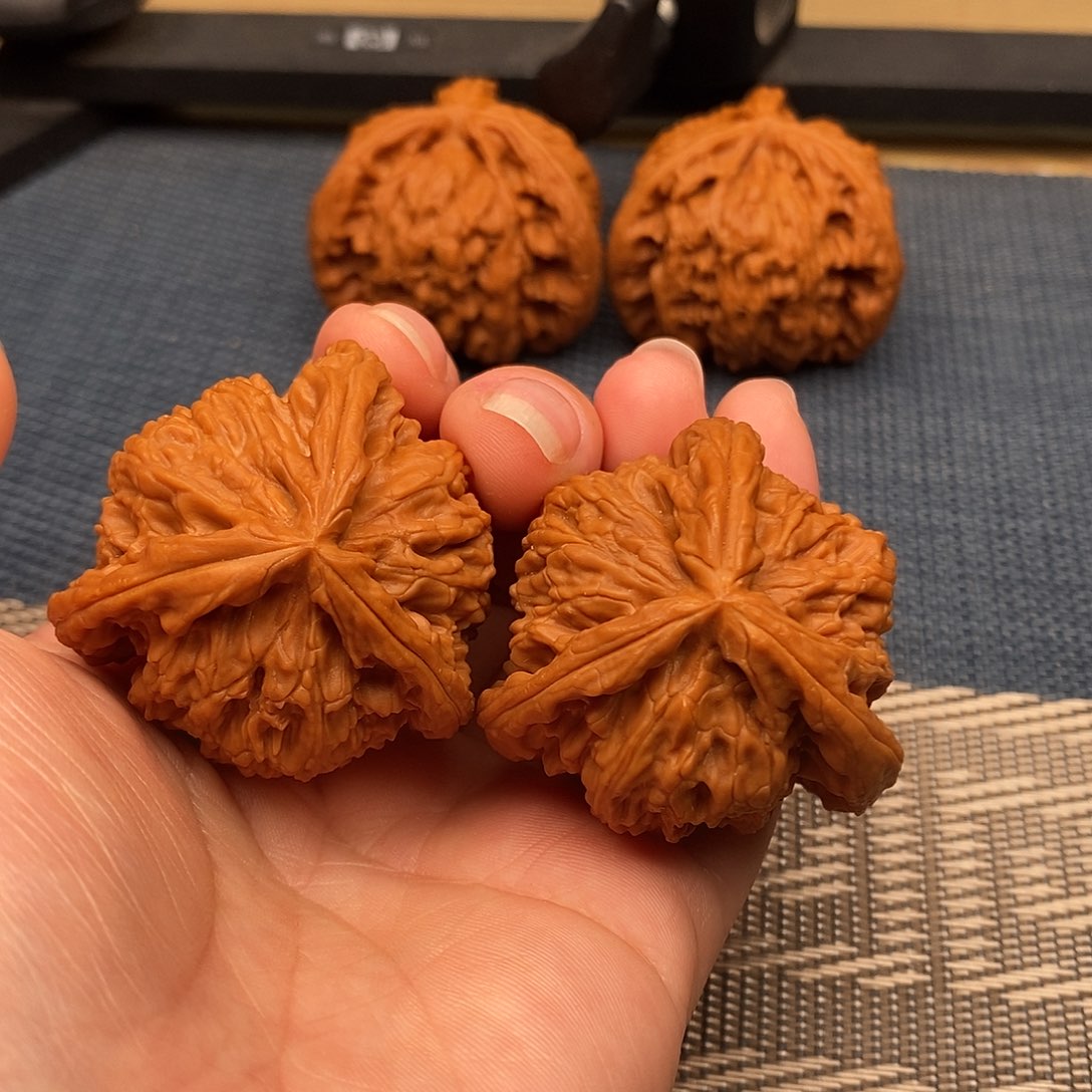 谭***风文玩核桃吊坠三棱
