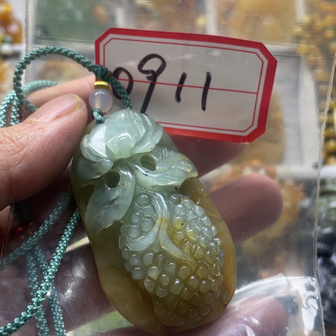 岫玉颈饰未镶嵌吊坠