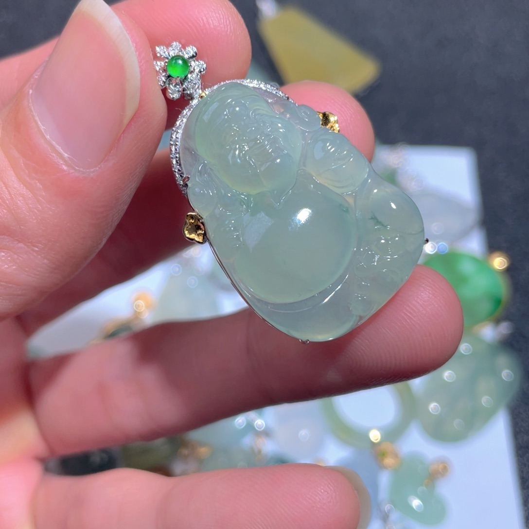 翡翠颈饰18K金镶嵌翡翠