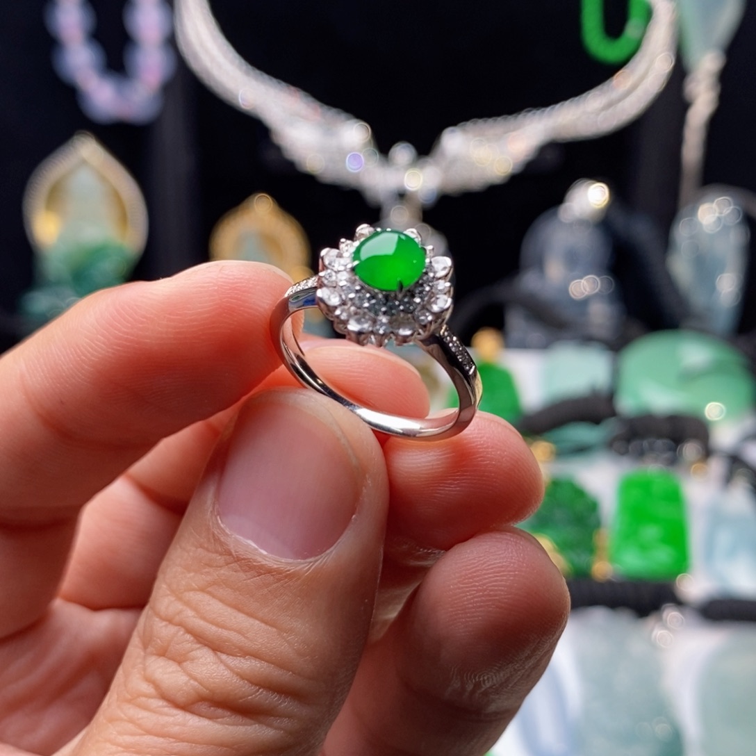 翡翠戒指18K金镶嵌冰绿戒指