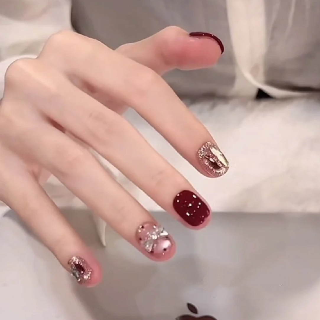 【蝴蝶结波点】高端气质秋冬氛围高级显白红色带钻跳色手工穿戴甲