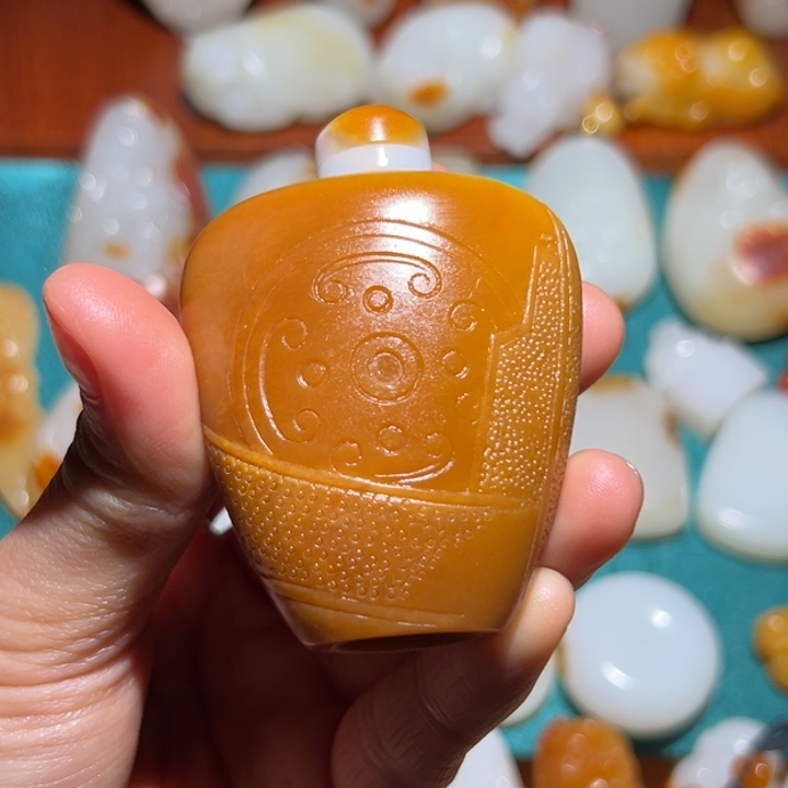 张***成和田玉未镶嵌颈饰