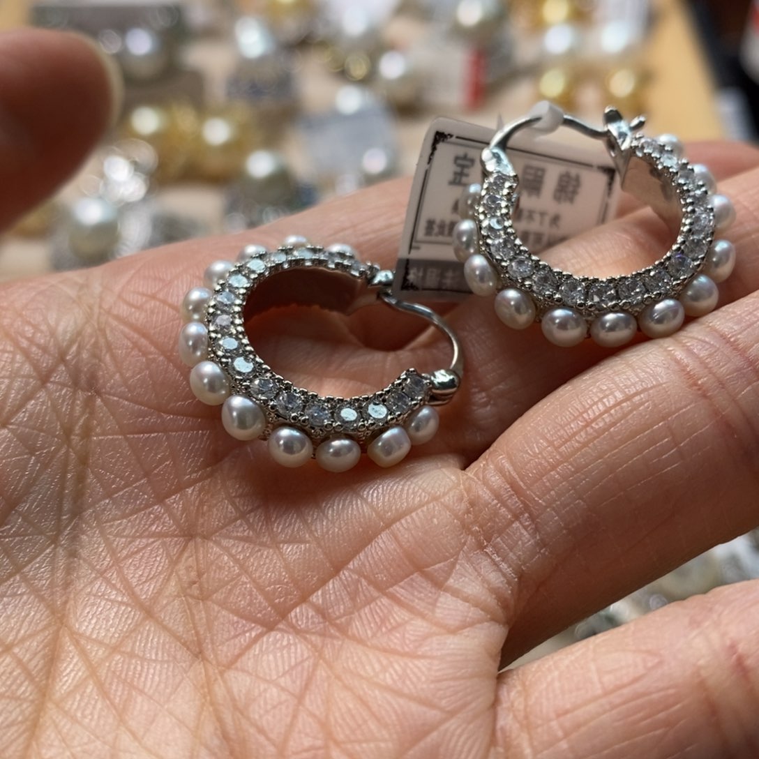 淡水珍珠耳饰未镶嵌