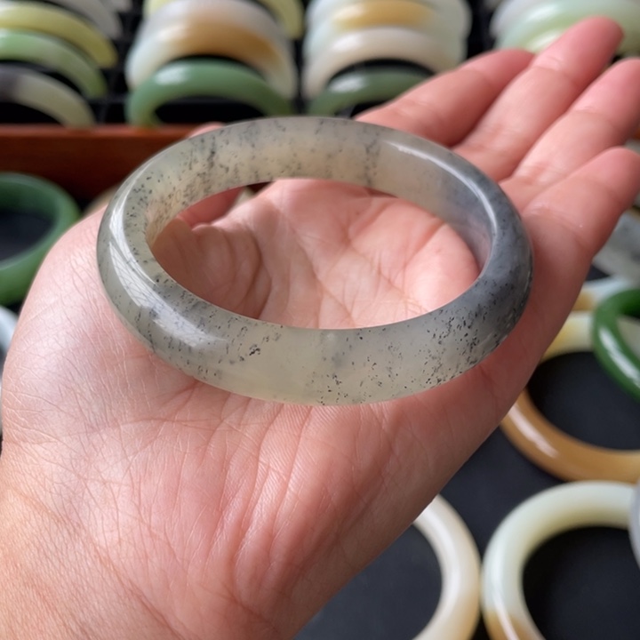 和田玉未镶嵌手镯55