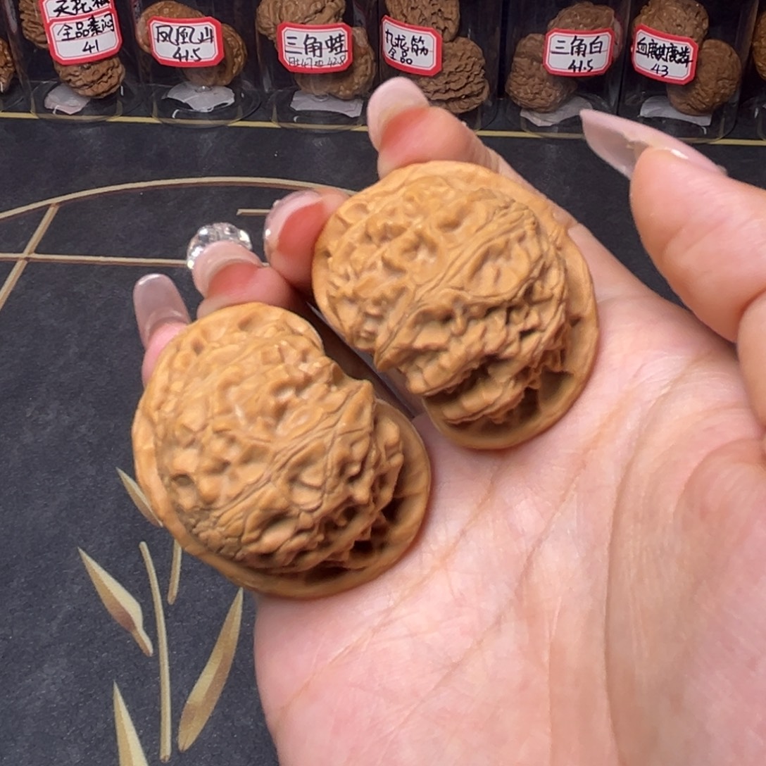 妞***版吊坠文玩核桃宫灯