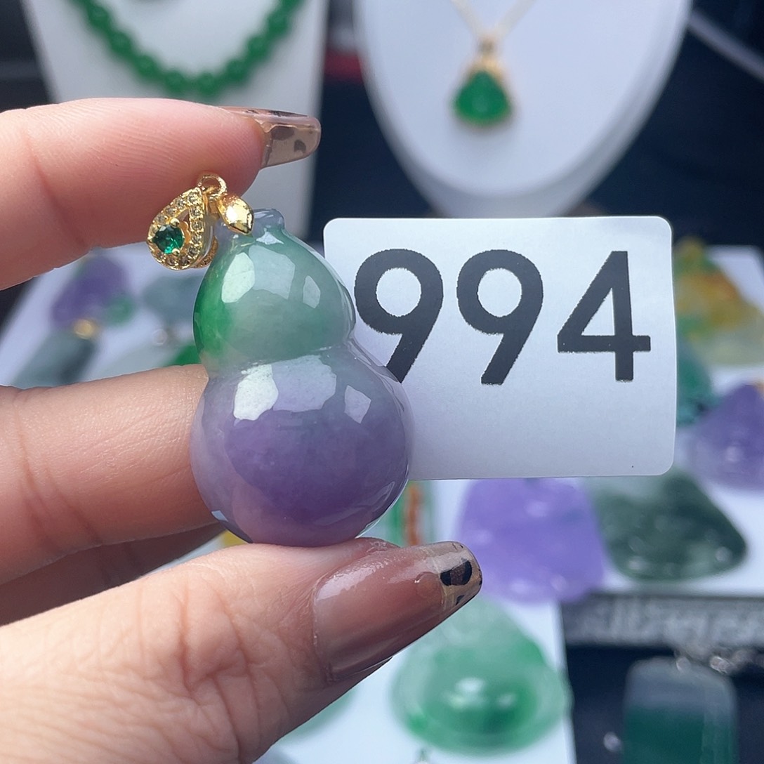 翡翠吊坠(赠链)未镶嵌