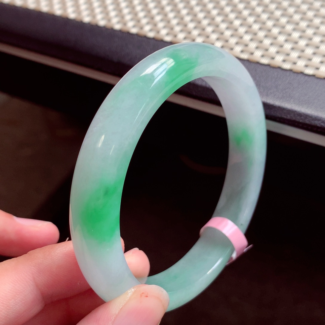 翡翠手镯未镶嵌缅甸翡翠