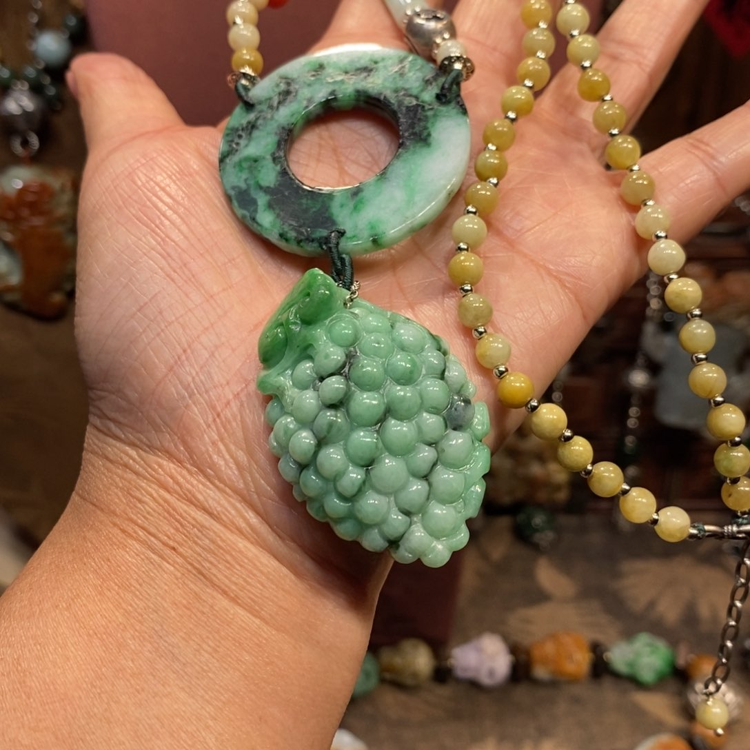 翡翠吊坠(赠链)未镶嵌