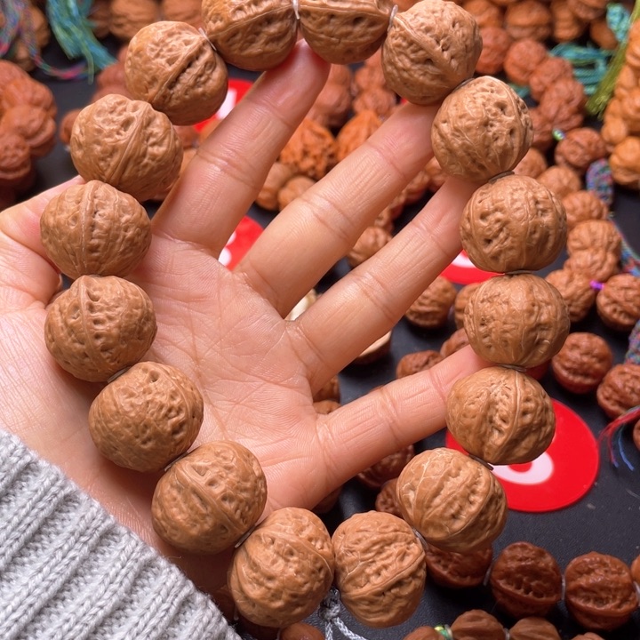 文玩核桃吊坠一道筋