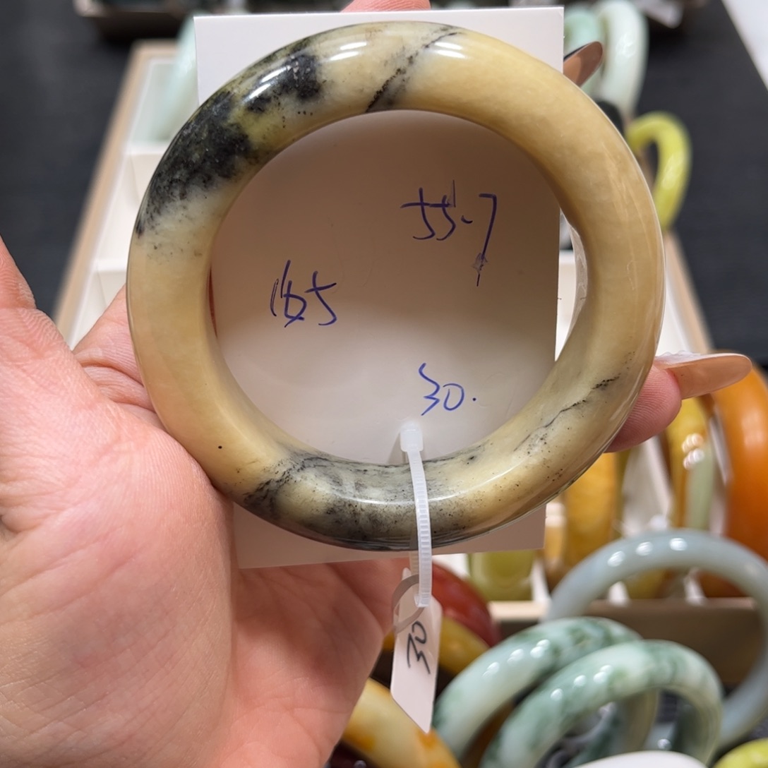 用***7未镶嵌蛇纹石玉手镯