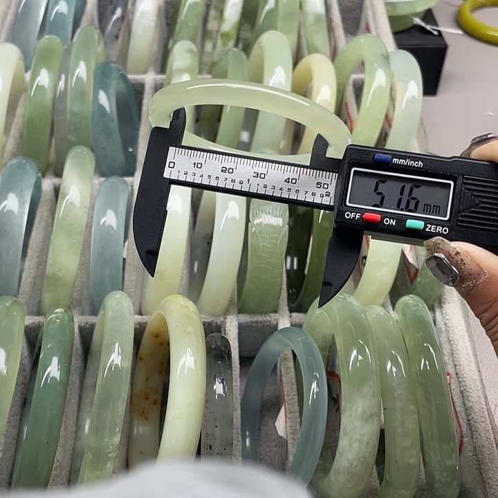 蛇纹石玉未镶嵌手镯41