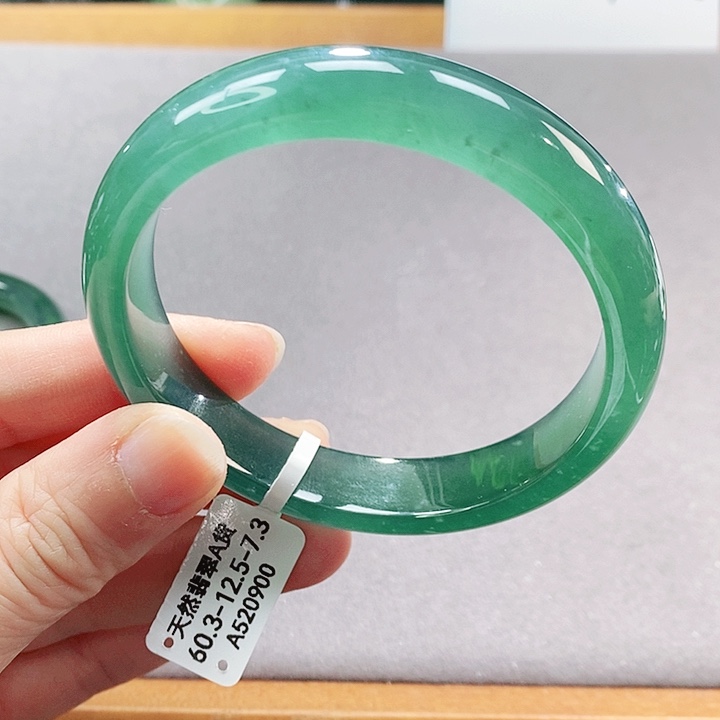 【闪购商品】翡翠手镯（圆镯）未镶嵌