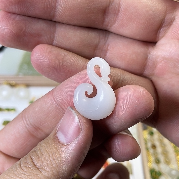 和田玉（碧玉）颈饰未镶嵌