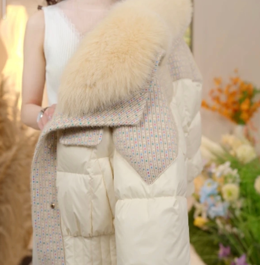 DR-2025冬季新款设计款高端时尚大毛领90绒羽绒服