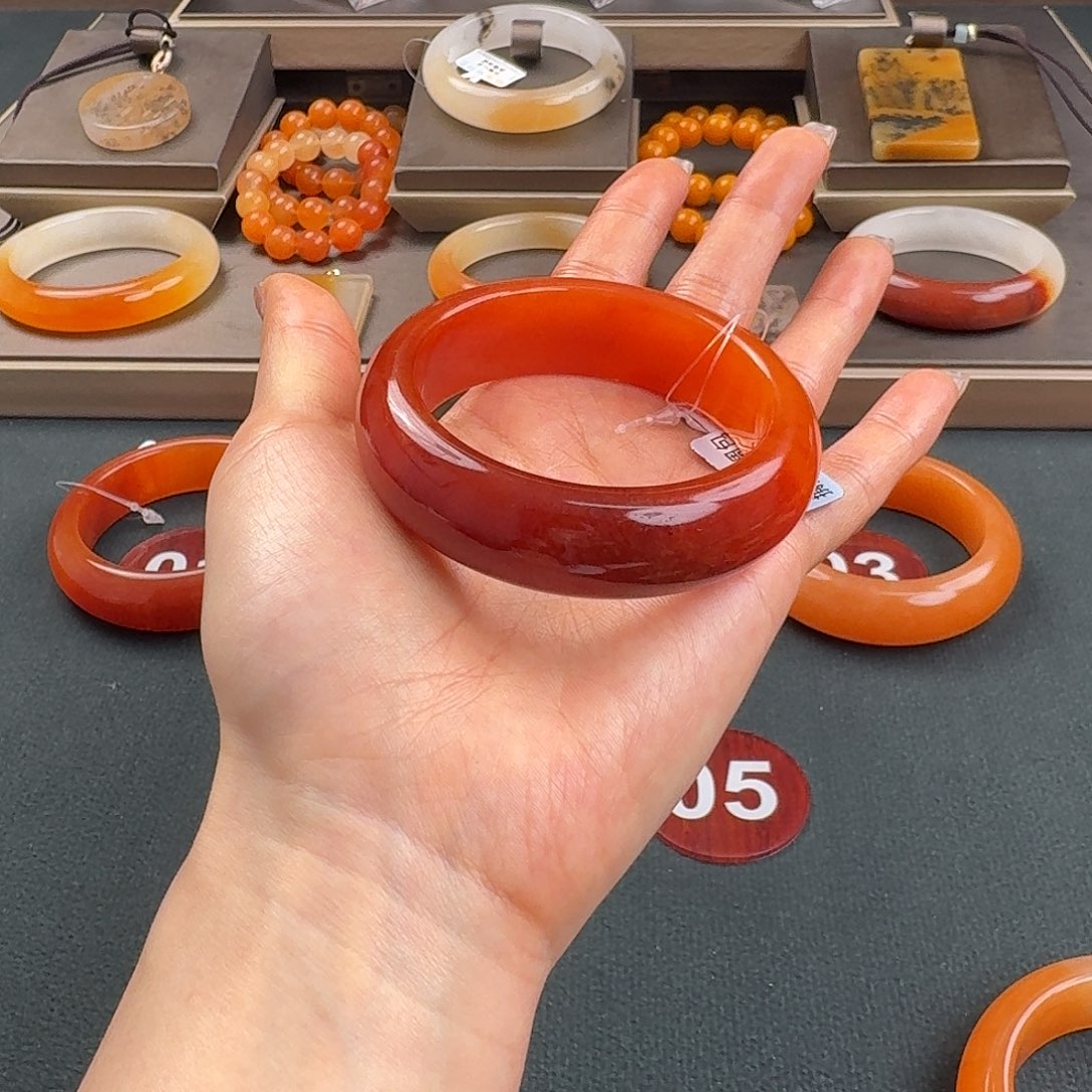 S***韩石英质玉未镶嵌手镯