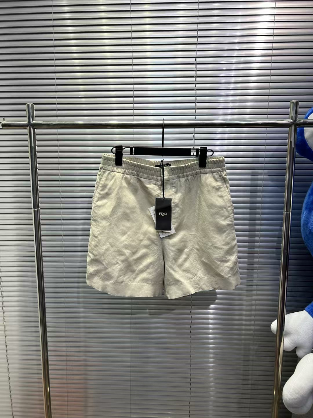 95新 FENDI/芬迪 经典款卡其色休闲短裤/48尺码