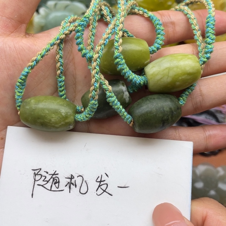 蛇纹石玉未镶嵌吊坠