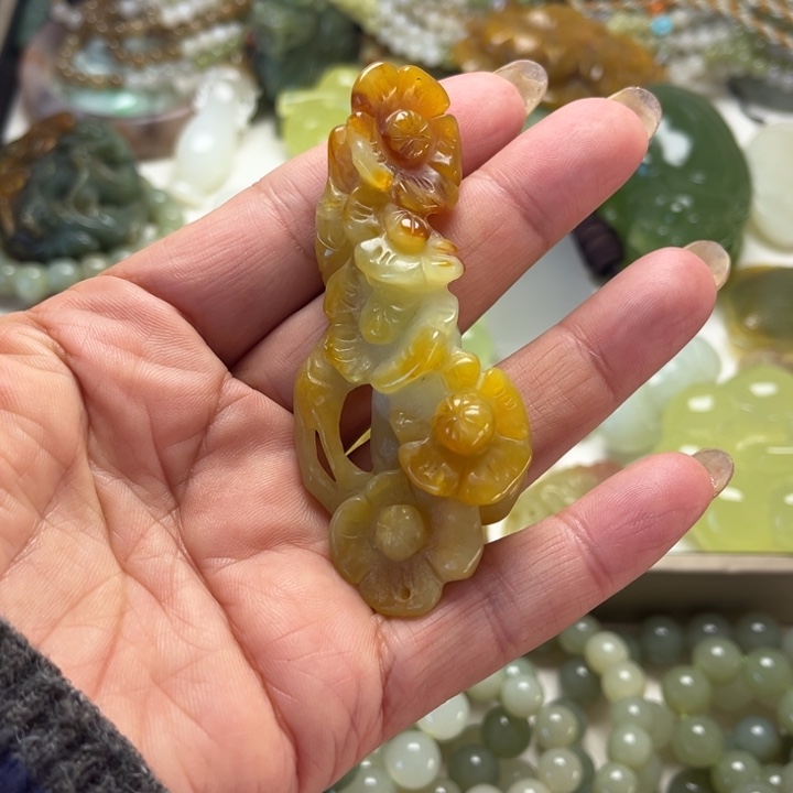 蛇纹石玉未镶嵌颈饰