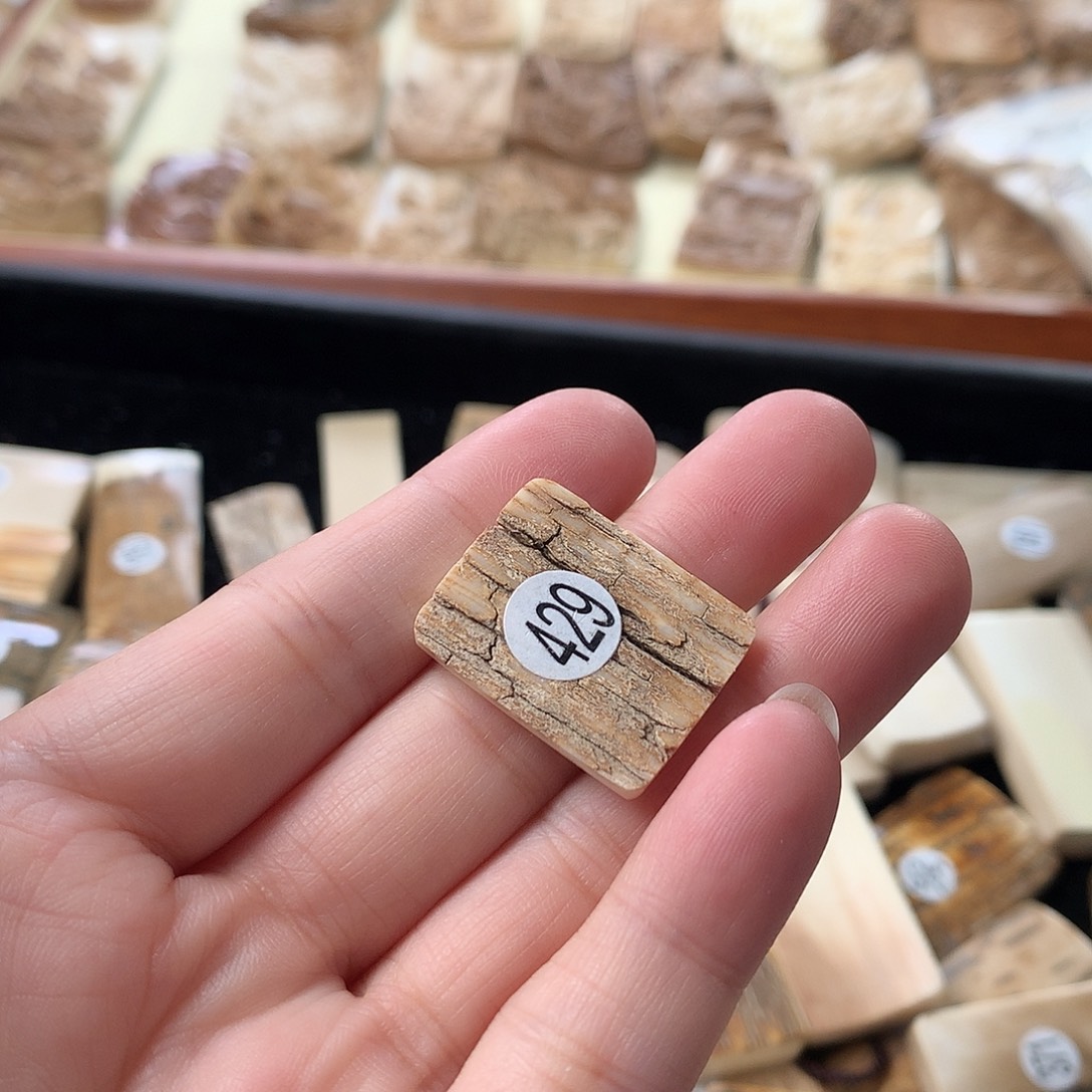 泥塑不打孔联系客服